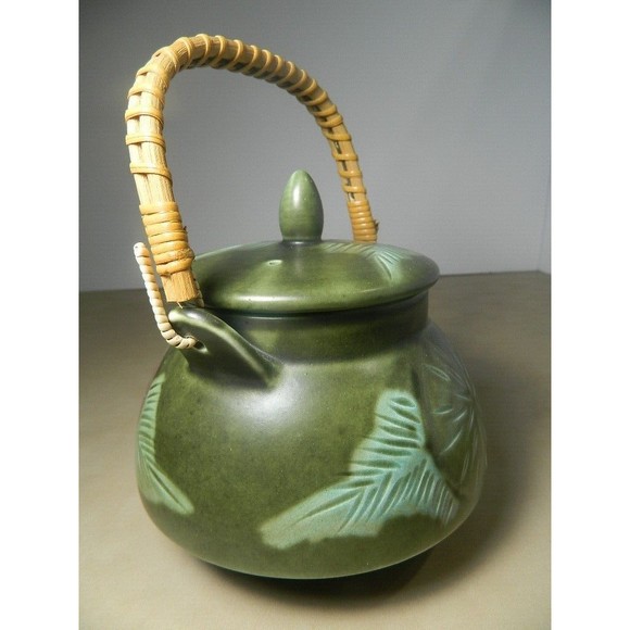 Lily Pad Teapot w/ Bamboo Handle Green Stoneware Japan Chip o Bottom of Lid - Picture 4 of 9